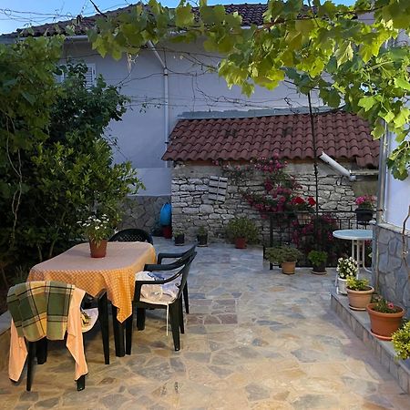 Luigi Guest House Gjirokastër Exteriör bild