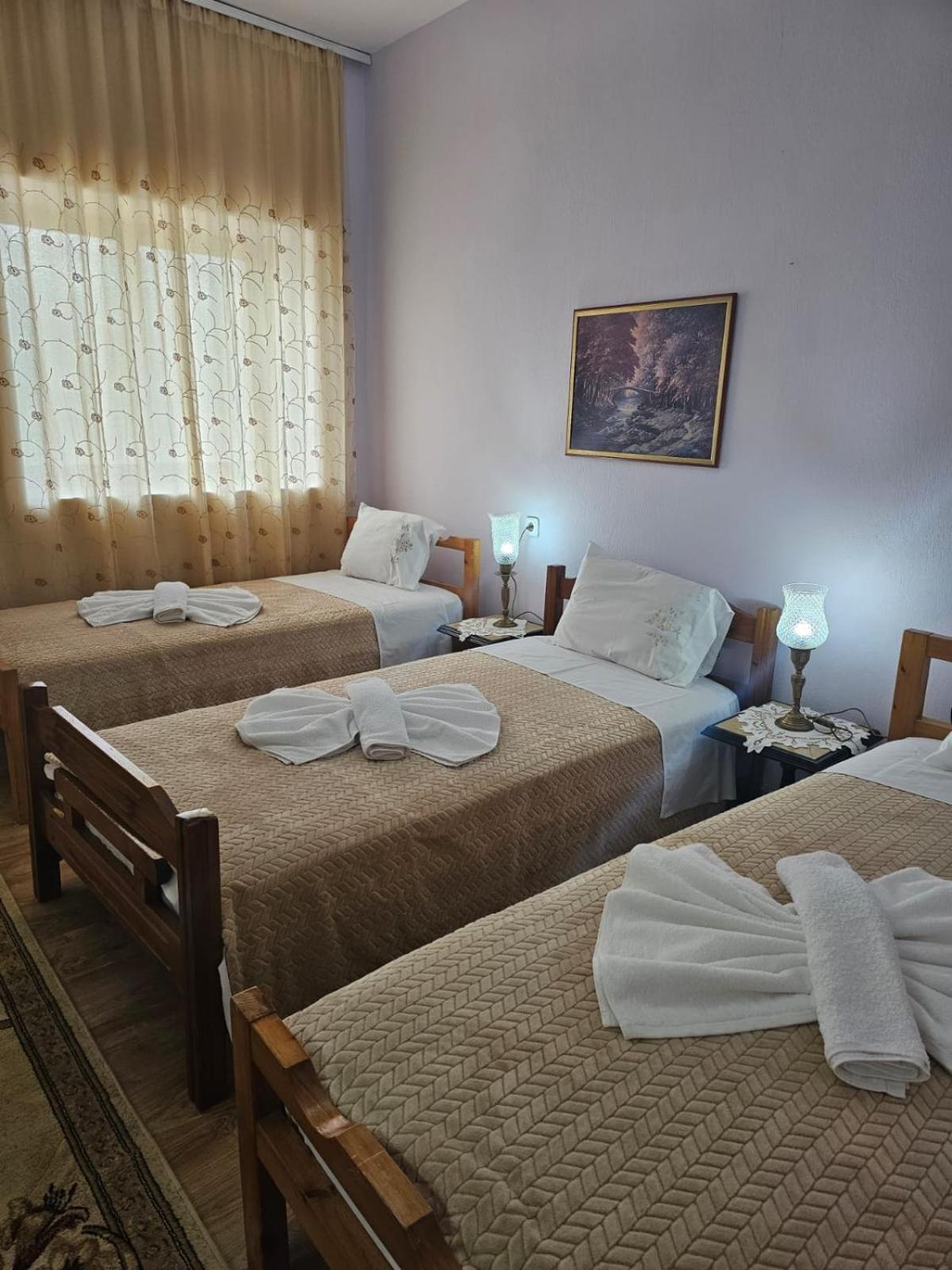 Luigi Guest House Gjirokastër Exteriör bild
