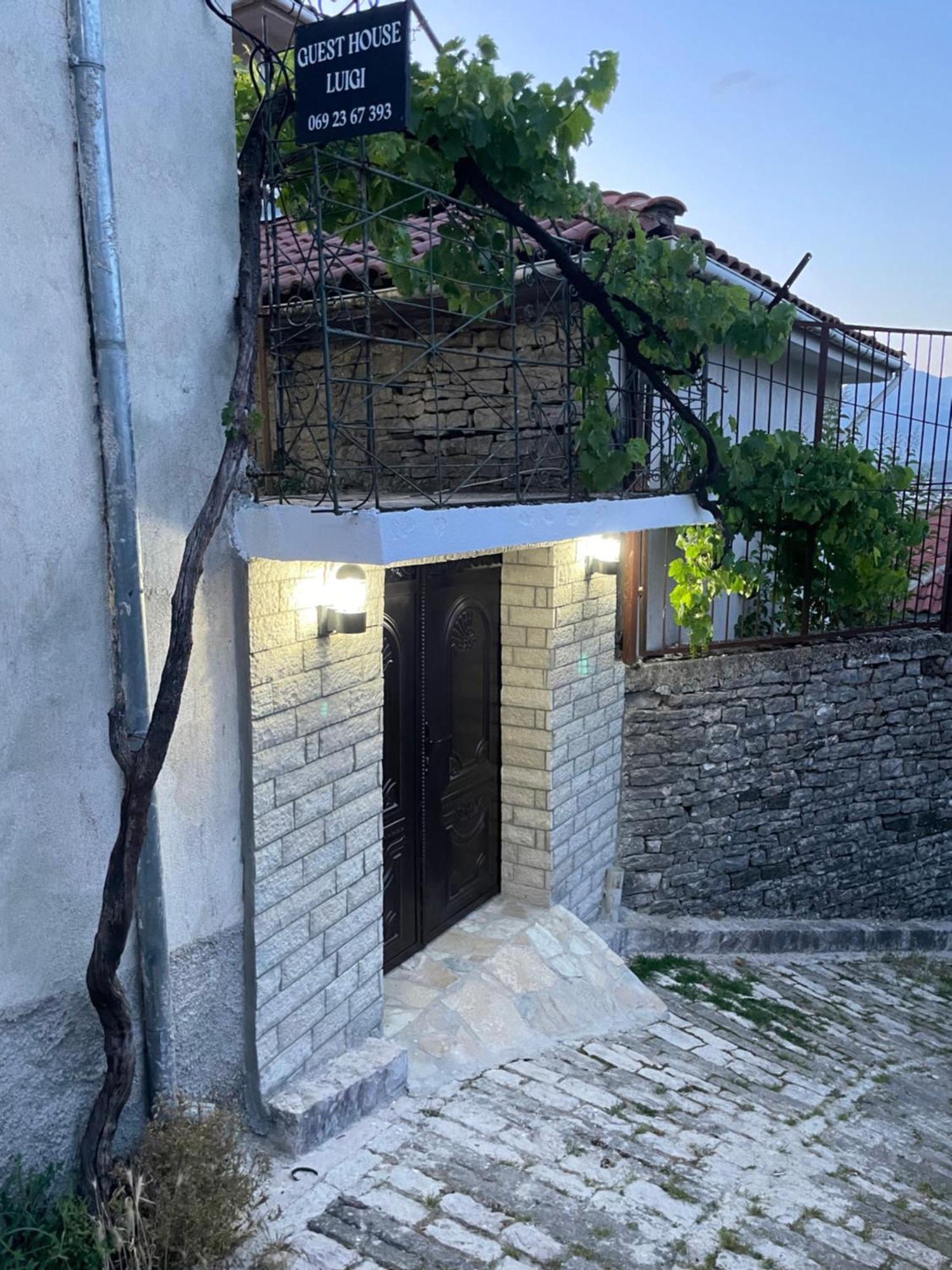 Luigi Guest House Gjirokastër Exteriör bild
