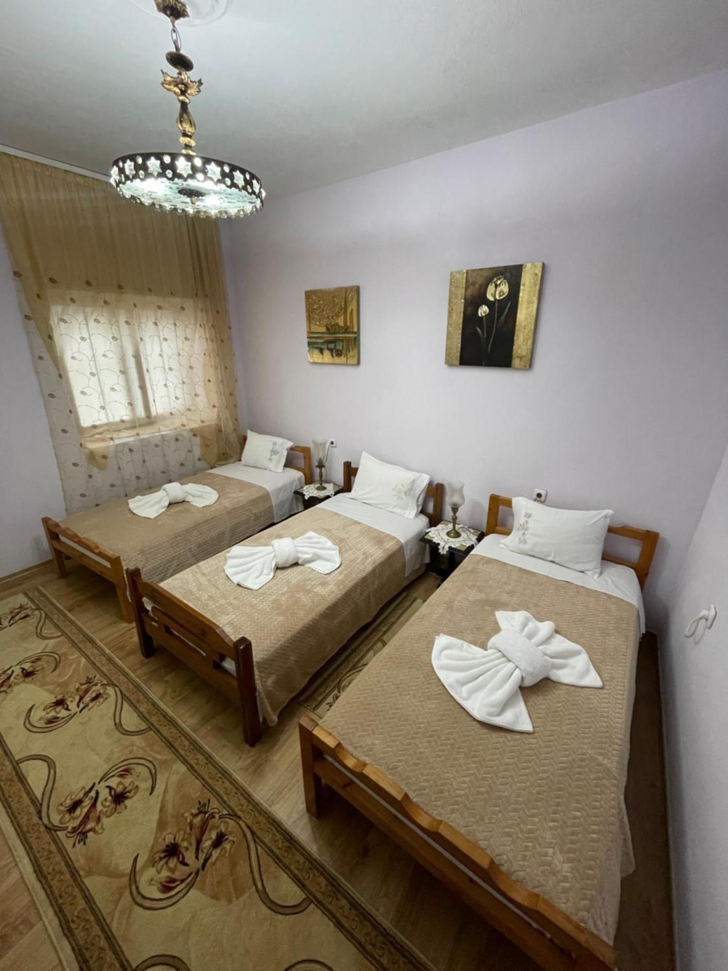 Luigi Guest House Gjirokastër Exteriör bild