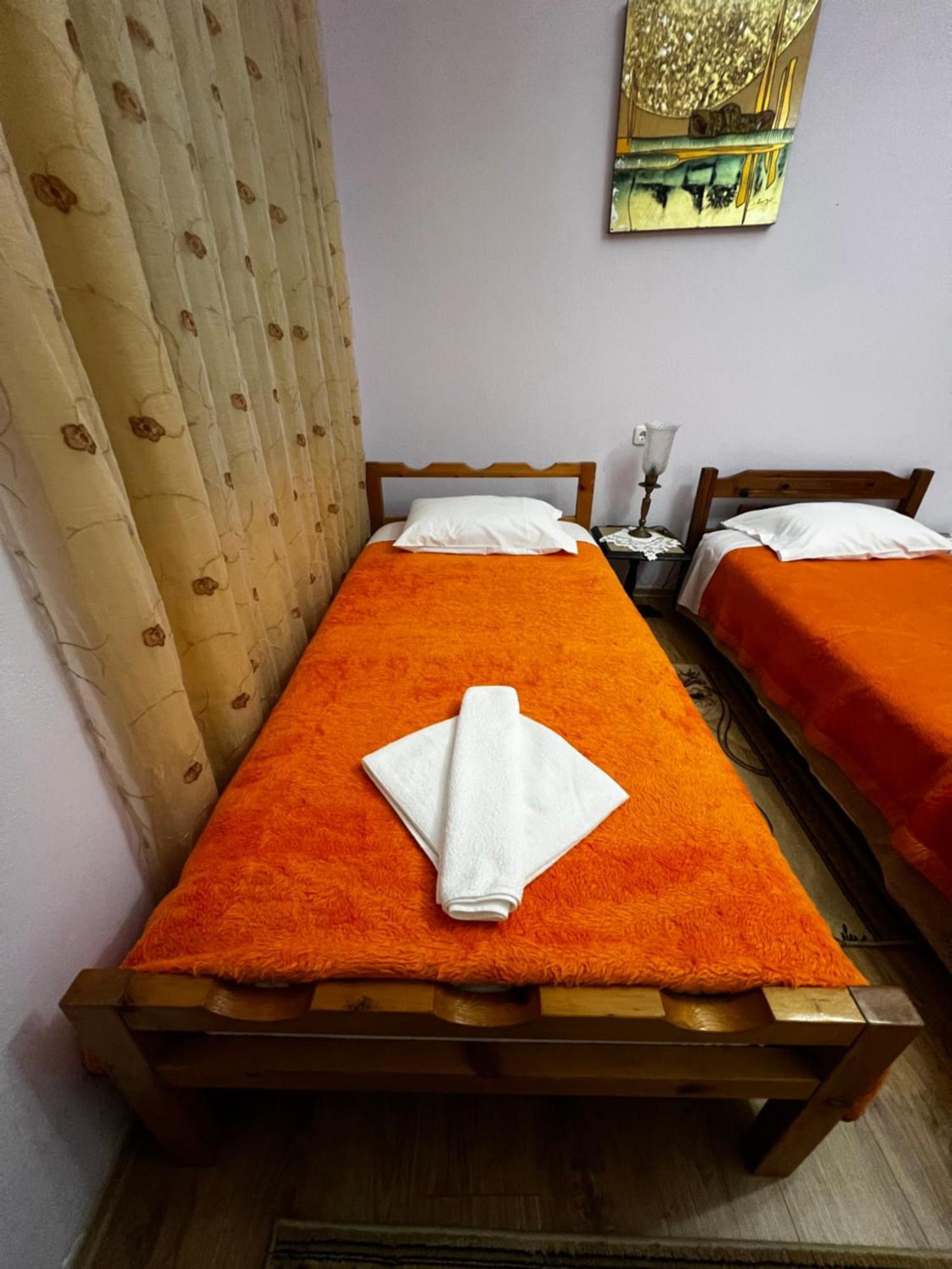Luigi Guest House Gjirokastër Exteriör bild
