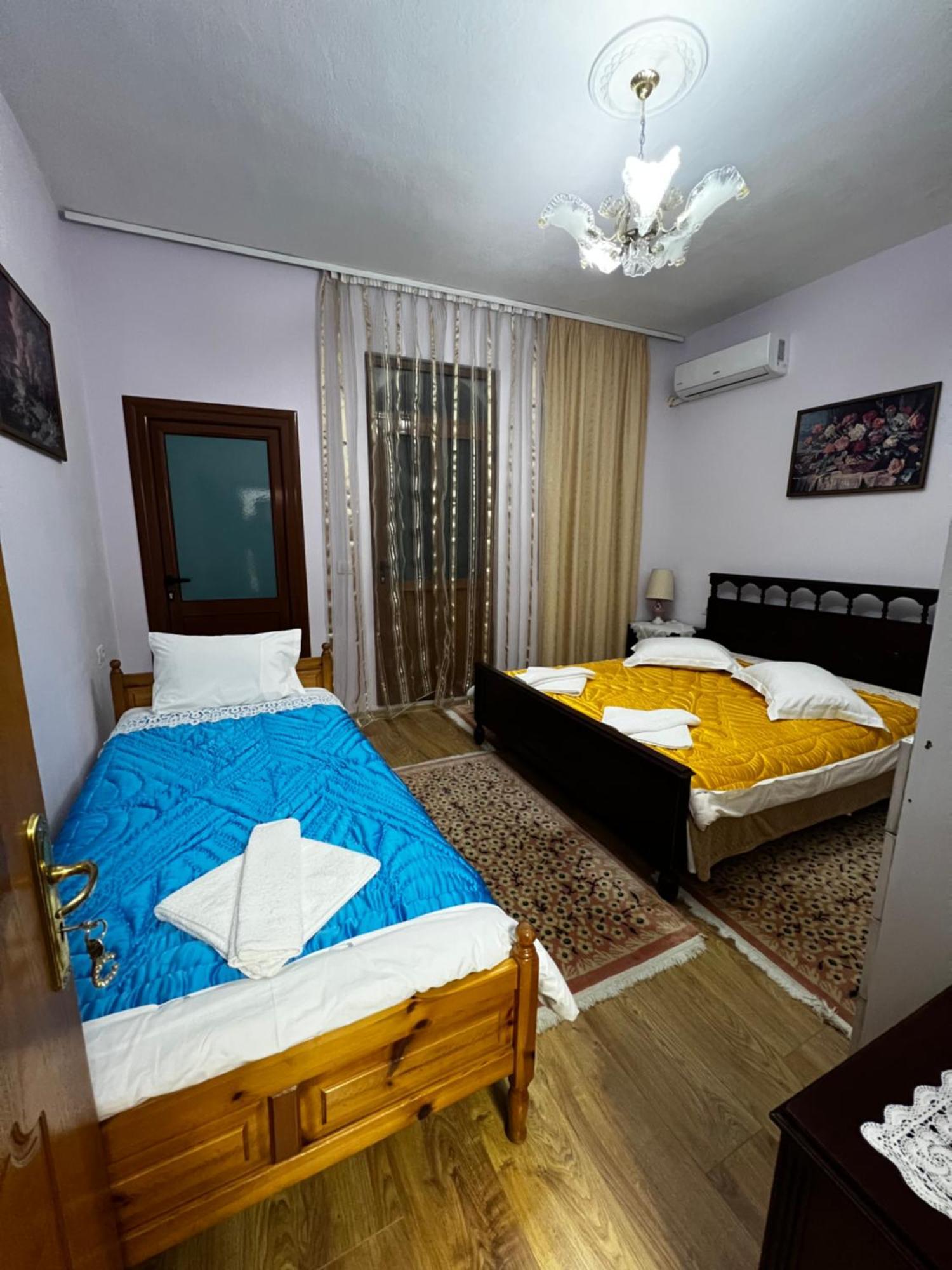 Luigi Guest House Gjirokastër Exteriör bild