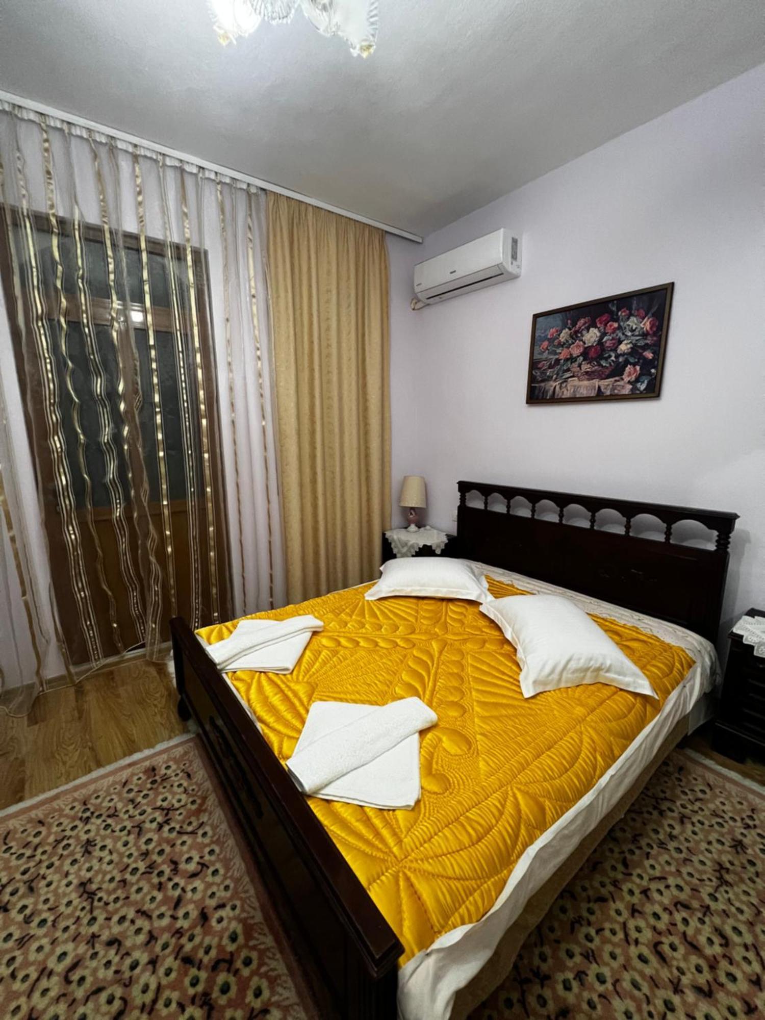 Luigi Guest House Gjirokastër Exteriör bild