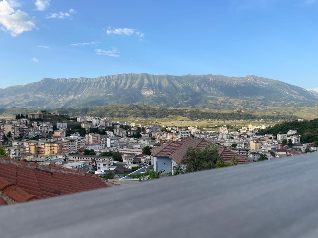 Luigi Guest House Gjirokastër Exteriör bild