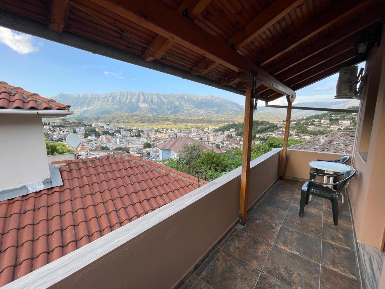 Luigi Guest House Gjirokastër Exteriör bild